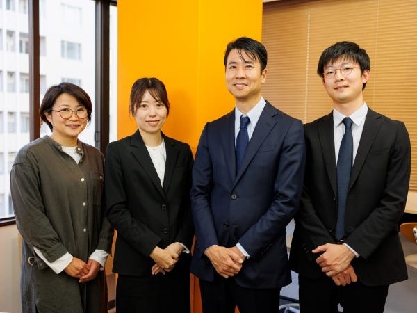 スタッフ全員集合です。わからないことがあったら、遠慮なく聞いてくださいね！