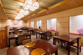 贅を尽くした日本料理「千羽鶴」