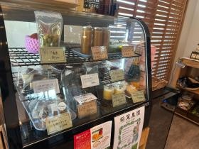 地元の素材を利用したスイーツも作っています