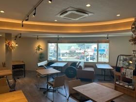 まだできたばかりですが見晴らしが良い店内です