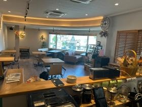 調理場から見た店内風景になります