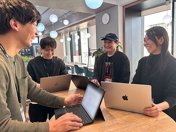 少人数チームで、お互いの距離が近い！困ったらスグ助け合える安心感♪なんでも気軽に聞けるのがレティクルのいいところ！