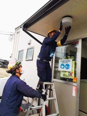 まずは先輩社員と一緒に仕事を覚えてください