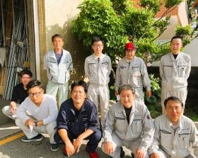 本社の集合写真です