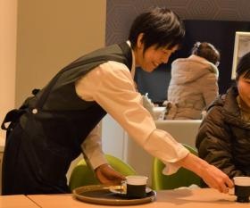 接待スタッフ 仕事風景