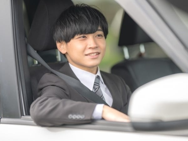 仕事に必要な知識や技術を学ぶ為に外部研修やセミナーを受講する場合、教育研修休暇制度や受講料の支援等の制度があります。