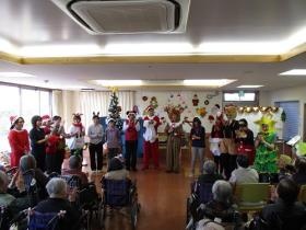 クリスマス会での職員発表