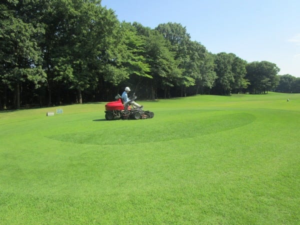 ゴルフ場コース管理スタッフ・草刈りや落ち葉清掃等の簡単な（普通自動車免許・AT限定相談可）
