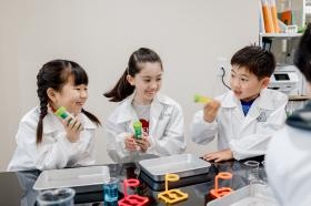 「なぜ？」「どうして？」の気持ちを大切に理科実験をします