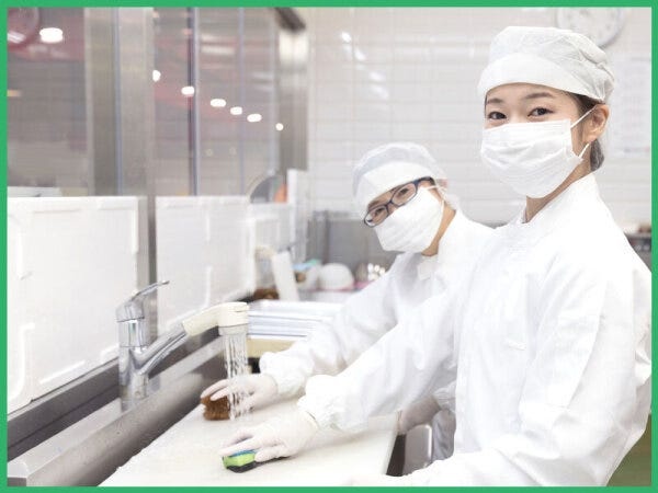 学歴やブランクの有無も一切問いません！作業着だけでなく、靴も一式貸与しますので、仕事用の靴を購入する必要もナシ♪