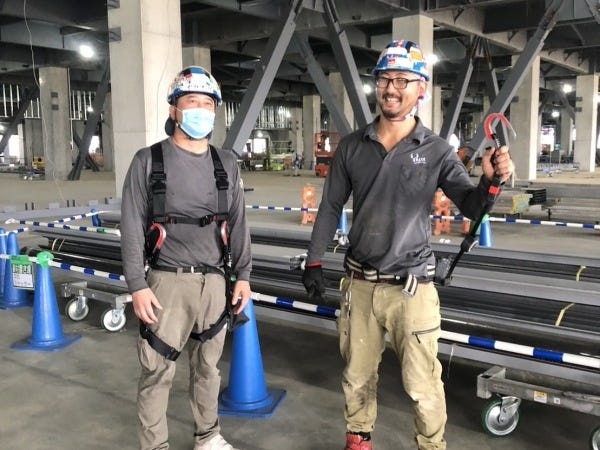 疲れる仕事だからこそ楽しく！！ワイワイしながらやってたら「いつの間にか運び終わってる」なんてこともしばしば。