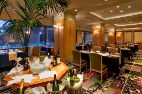 優雅なレストラン「ＦＯＮＴＡＮＡ」