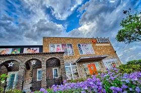 欧風ガーデンもあるオシャレな外観のフォトスタジオ！