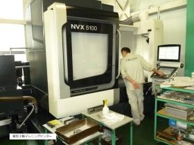 縦型３軸マシニングセンター