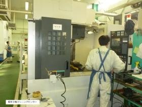 縦型３軸マシニングセンター