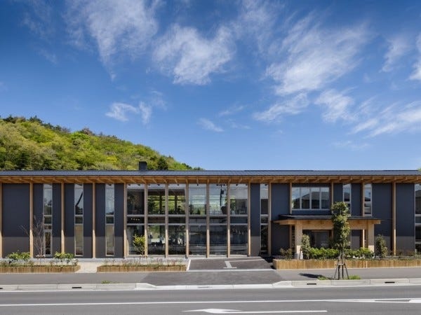 ご勤務頂く施設の外観です。屋外の植栽の管理をお願いします。