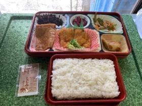 毎日支給のお弁当