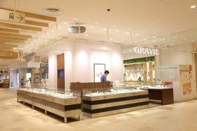 グラヴィ、セイレーンアズーロ、モイメメの３ブランドを展開