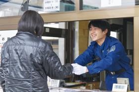 施設警備での受付業務です。お客様の入退館を管理します！