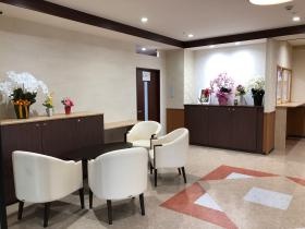 広い玄関ホールは介護の相談・入社前の見学も気軽にできます。