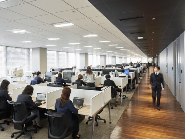 開放的なオフィスで気持ちよく働くことができます♪