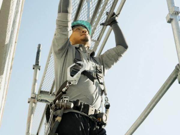 戸建住宅やマンションなどの建築現場で足場を作っています。新築工事、リフォーム工事どちらも対応しています！