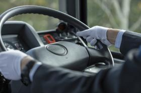 私たちは運転技術と接客マナーを磨きます