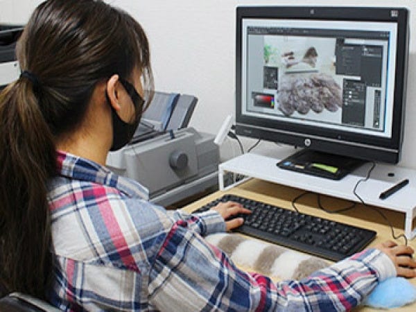 Webサイト・女性向けムートン製品の販売サイトのWEBデザインスタッフ