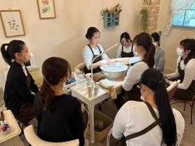 創業者の亦野の定期的な研修を実施しています