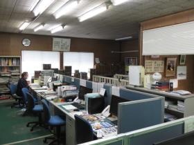 事務所のパーテーションの内側からの写真です。