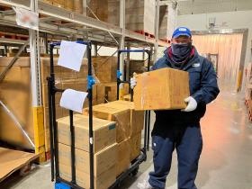 倉庫内作業風景