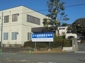 正門および事務所棟