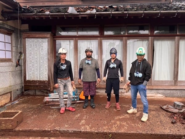 一緒に働くメンバーです。困った事はみんなに相談してください。