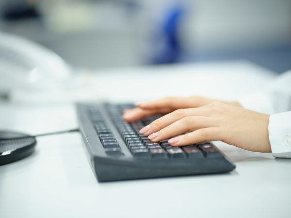 事務スタッフ・正社員（車通勤OK）