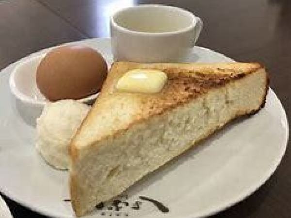 当店最高級パン『英雄』を使ったBモーニング、ほんのりあまいはちみつ味で常連様に喜んで頂いております