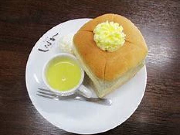 しょぱん津島店内で焼いています。人気のキューブパン。フアフアなパンごご提供してお客様に喜んで頂いています