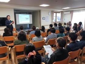 職員研修も積極的に開催し、職員みんなでがんばっています。