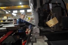 ベンディング加工機による曲げ加工