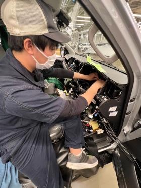 お客様が快適に乗車できるよう作業に打ち込みます！