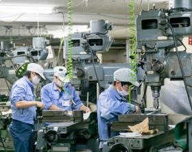 汎用工作機械でモールド金型のパーツ製作しています