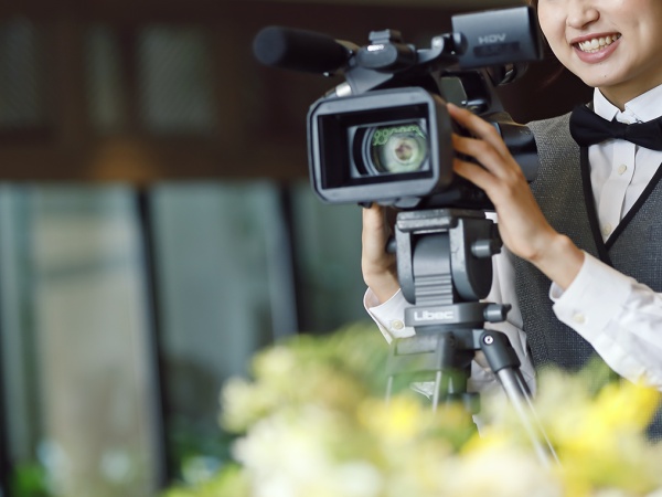 副業の映像制作・結婚式撮影の映像撮影スタッフ（映像編集できる方歓迎・ブライダル業界や映像業界への就職を目指している方歓迎）