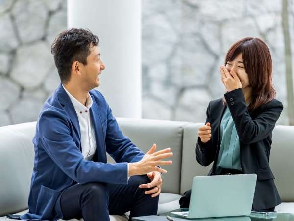 稀に外国籍の社員の方との会話・メール対応が発生するため、簡単な日常会話レベルの英語ができる方を募集しています。日本語8割：英語2割程度です◎