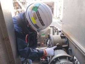 エレベーター点検作業中