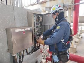 エレベーター点検作業中