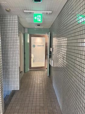 エレベーター前廊下