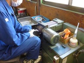 事業所の情報＿０１０ バリ取り作業