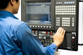 ＮＣ旋盤作業風景