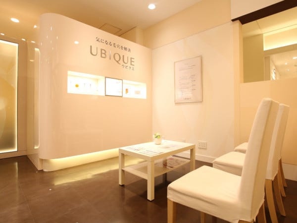 UBIQUE(ウビクエ)は、“肌に負担をかけずに、毛穴汚れをしっかり取り除く”ために「手技」を採用。