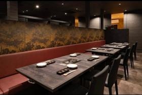 賑わいのあるテーブル席