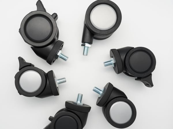 弊社の大ヒット商品；リフトロックキャスター